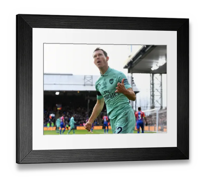 Framed Print : Arsenal vs Crystal Palace: Lichtsteiner vs Wan-Bissaka - A Defensive Showdown at Selhurst Park