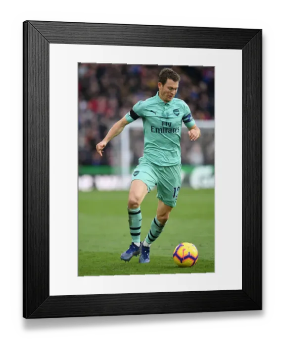 Framed Print : Intense Battle: Lichtsteiner vs Wan-Bissaka - Crystal Palace vs Arsenal Premier League Clash, 2018-19