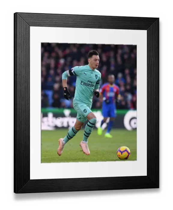 Framed Print : Mesut Ozil in Action: Arsenal vs. Crystal Palace, Premier League 2018-19 Framed Print : Mesut Ozil in Action: Arsenal vs. Crystal Palace, Premier League 2018-19