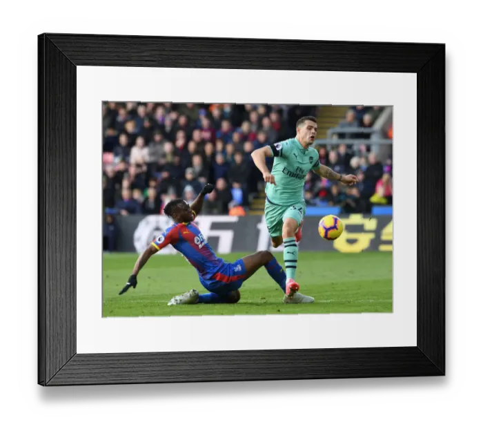 Framed Print : Xhaka vs Wan-Bissaka: Battle at Selhurst Park - Crystal Palace vs Arsenal FC, Premier League 2018-19 Framed Print : Xhaka vs Wan-Bissaka: Battle at Selhurst Park - Crystal Palace vs Arsenal FC, Premier League 2018-19