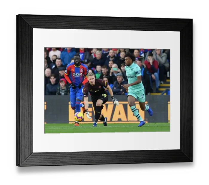Framed Print : Bernd Leno in Action: Crystal Palace vs Arsenal, Premier League 2018-19