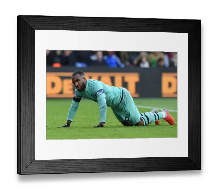 Framed Print : Alexandre Lacazette in Action: Crystal Palace vs Arsenal, Premier League 2018-19