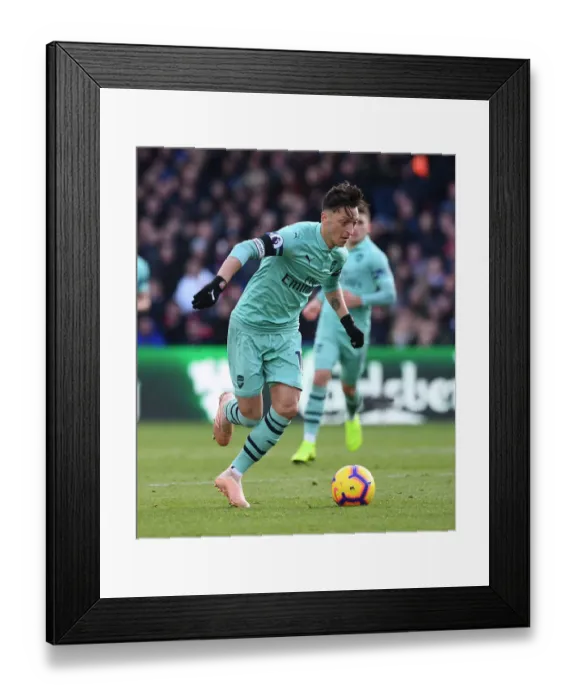 Framed Print : Mesut Ozil in Action: Arsenal vs. Crystal Palace, Premier League 2018-19 Framed Print : Mesut Ozil in Action: Arsenal vs. Crystal Palace, Premier League 2018-19