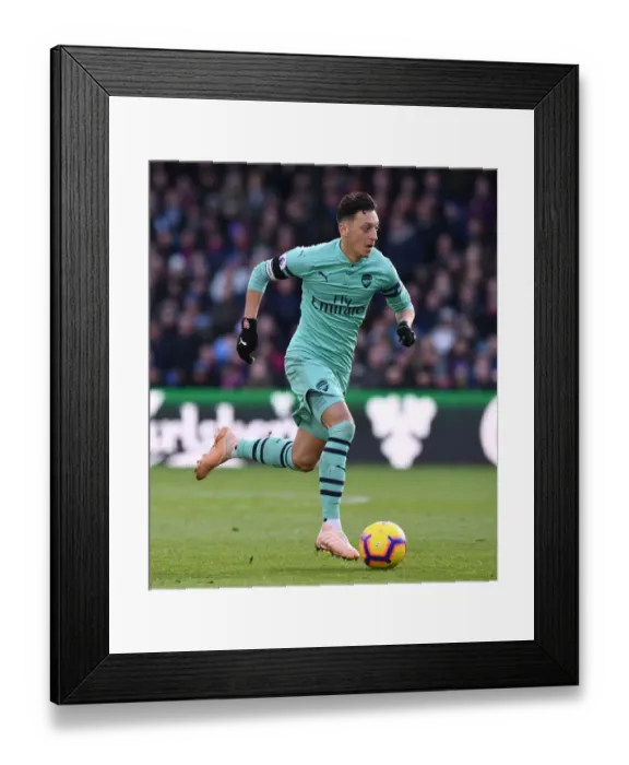 Framed Print : Mesut Ozil in Action: Crystal Palace vs Arsenal, Premier League 2018-19 Framed Print : Mesut Ozil in Action: Crystal Palace vs Arsenal, Premier League 2018-19