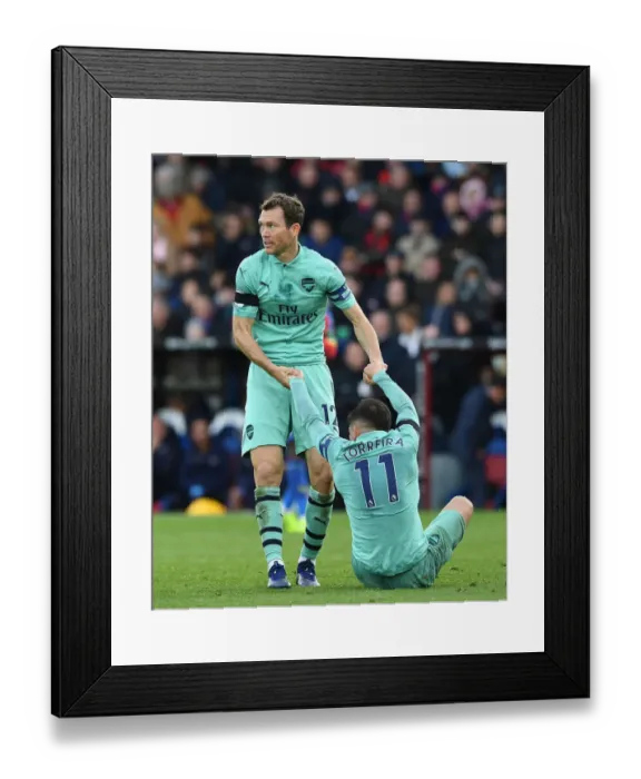 Framed Print : Arsenal's Lichtsteiner and Torreira in Action against Crystal Palace (2018-19) Framed Print : Arsenal's Lichtsteiner and Torreira in Action against Crystal Palace (2018-19)