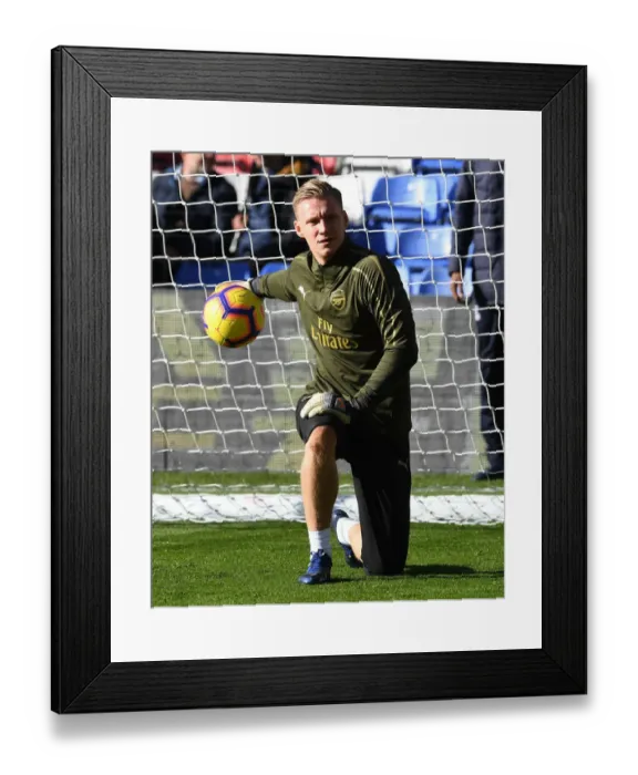 Framed Print : Arsenal's Bernd Leno Gears Up for Crystal Palace Clash (2018-19) Framed Print : Arsenal's Bernd Leno Gears Up for Crystal Palace Clash (2018-19)
