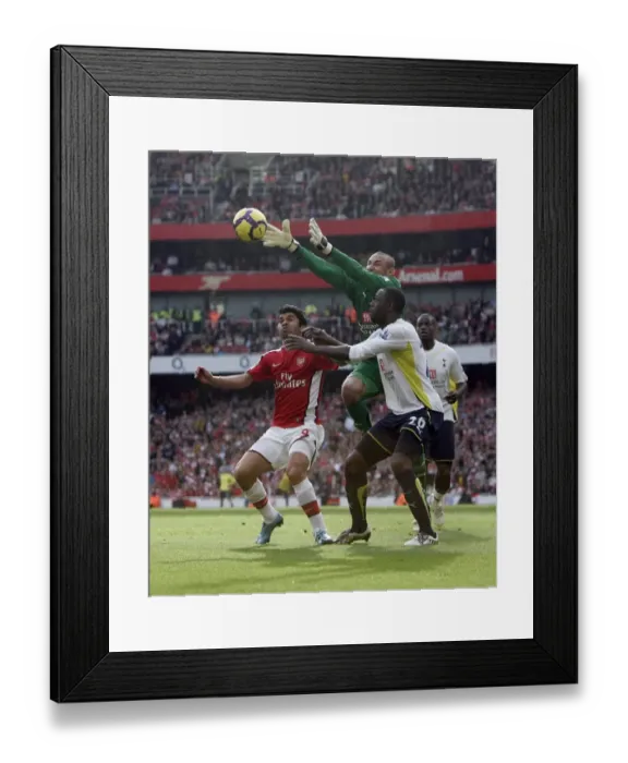 Framed Print : Eduardo (Arsenal) Heurelho Gomes and Ledley King (Tottenham)