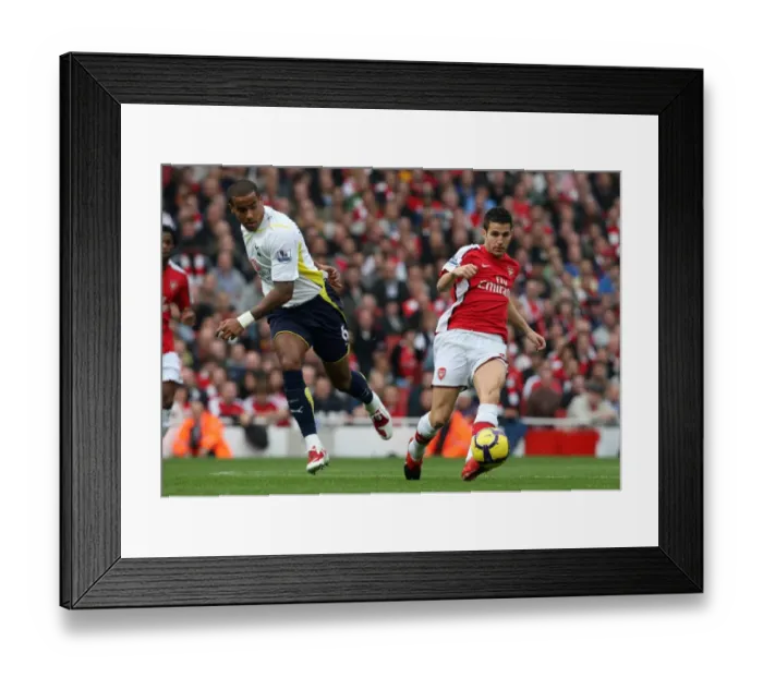 Framed Print : Cesc Fabregas (Arsenal) Tom Huddlestone (Tottenham)