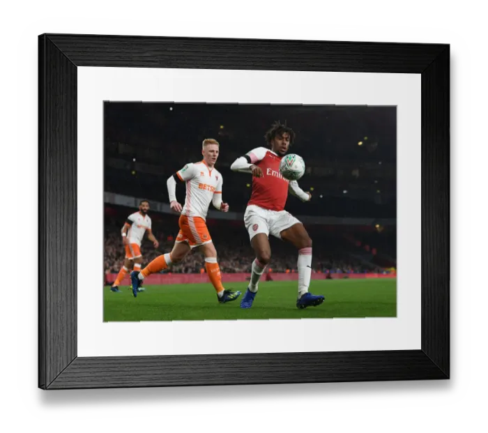 Framed Print : Alex Iwobi in Action: Arsenal vs Blackpool, Carabao Cup 2018-19