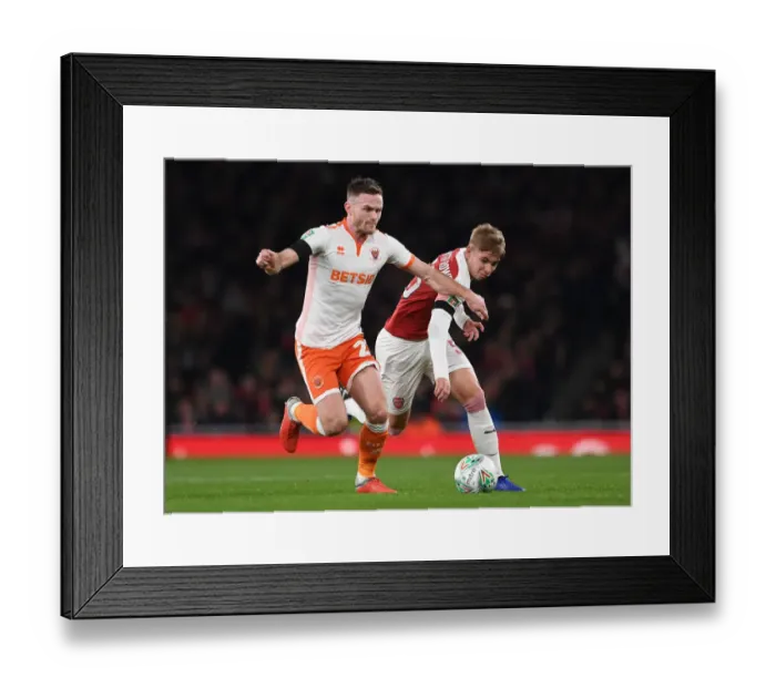 Framed Print : Emile Smith Rowe vs. Oliver Turton: Clash at the Emirates - Arsenal v Blackpool Carabao Cup 2018-19