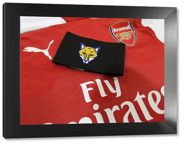 Arsenal and Liverpool Face Off: Tribute with Black Armbands (2018-19)