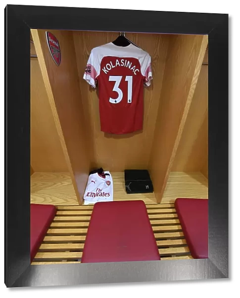 Sead Kolasinac in the Arsenal Changing Room Before Arsenal vs Liverpool (2018-19)