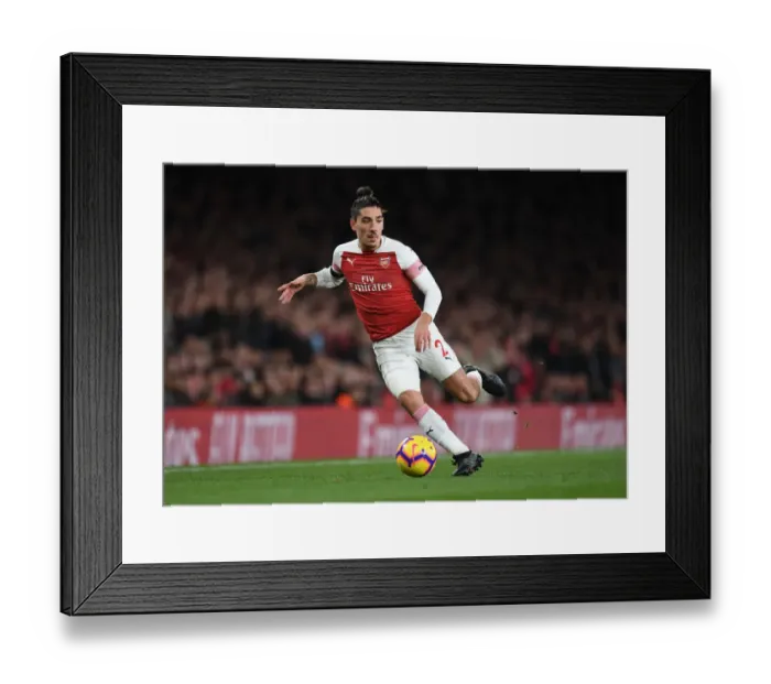 Framed Print : Hector Bellerin in Action: Arsenal vs. Liverpool, Premier League 2018-19 Framed Print : Hector Bellerin in Action: Arsenal vs. Liverpool, Premier League 2018-19