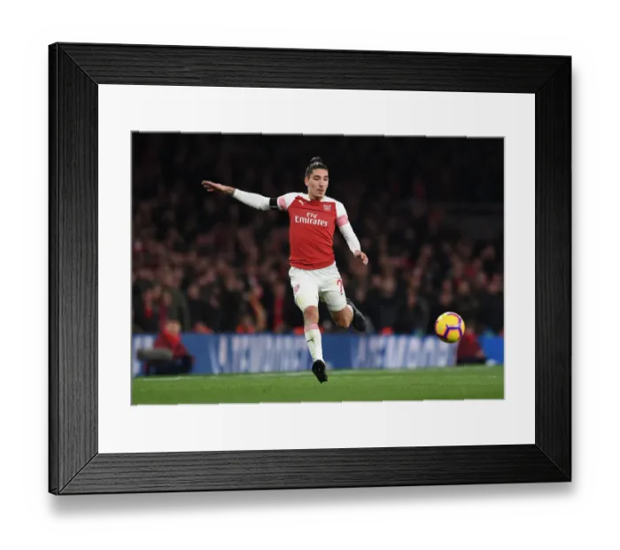 Framed Print : Hector Bellerin in Action: Arsenal vs Liverpool, Premier League 2018-19 Framed Print : Hector Bellerin in Action: Arsenal vs Liverpool, Premier League 2018-19