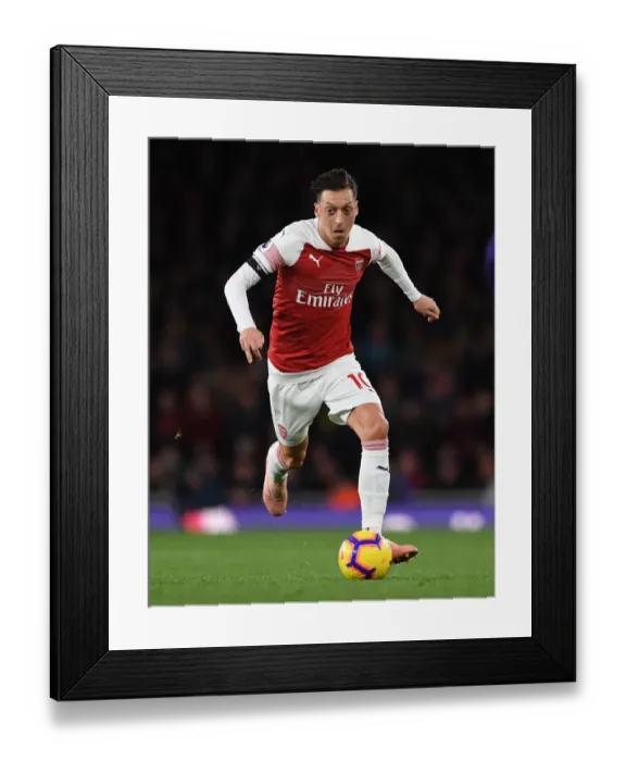 Framed Print : Mesut Ozil in Action: Arsenal vs Liverpool, Premier League 2018-19 Framed Print : Mesut Ozil in Action: Arsenal vs Liverpool, Premier League 2018-19
