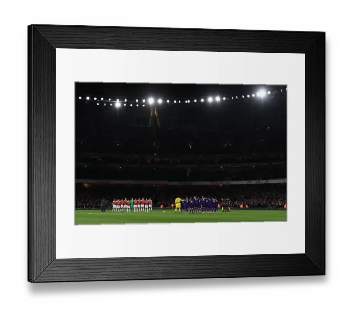 Framed Print : Arsenal Honors Leicester City: Minutes of Silence during Arsenal vs. Liverpool (2018-19) Framed Print : Arsenal Honors Leicester City: Minutes of Silence during Arsenal vs. Liverpool (2018-19)
