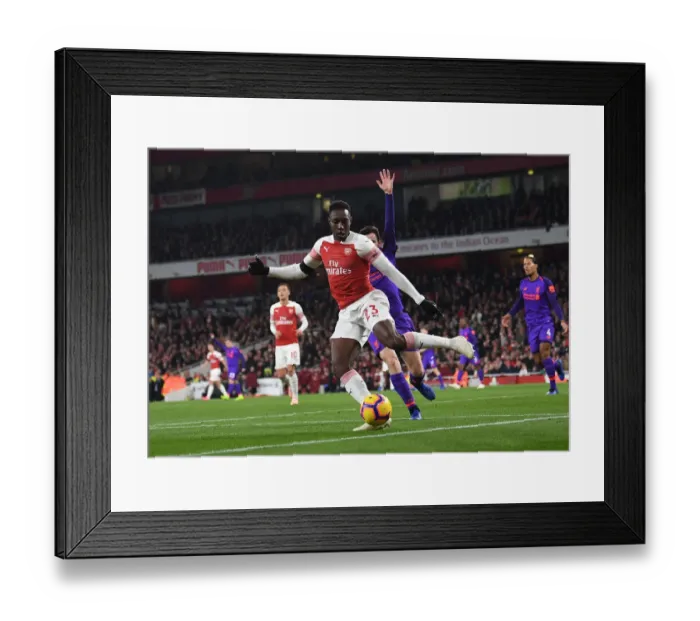 Framed Print : Arsenal vs Liverpool: Welbeck in Action at the Emirates Stadium, 2018-19 Premier League