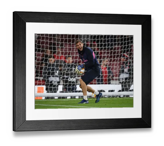 Framed Print : Emiliano Martinez: Arsenal's Ready-to-Go Goalkeeper Ahead of Arsenal v Sporting CP UEFA Europa League Clash