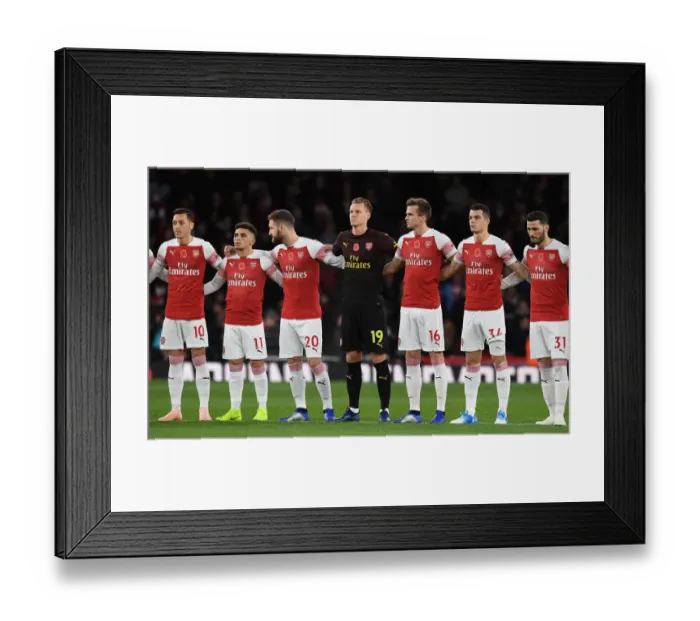 Framed Print : Arsenal Squad Gather Before Arsenal v Wolverhampton Wanderers, Premier League 2018-19