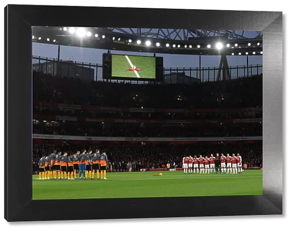 Arsenal and Wolves Players Honor Minutes Silence Before Premier League Clash (2018-19)