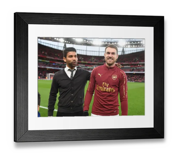 Framed Print : Arsenal Legends: Eduardo and Aaron Ramsey Reunite Ahead of Arsenal v Wolverhampton Wanderers