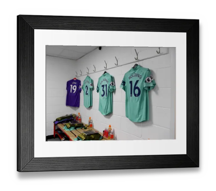 Framed Print : Arsenal FC: Pre-Match Huddle in AFC Bournemouth Changing Room (2018-19)