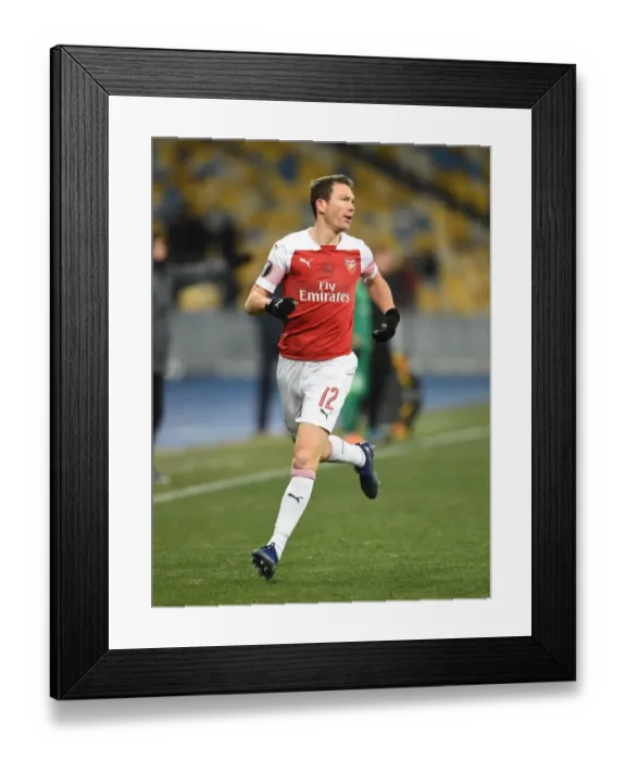 Framed Print : Stephan Lichtsteiner in Action: Arsenal vs. Vorskla Poltava, UEFA Europa League Framed Print : Stephan Lichtsteiner in Action: Arsenal vs. Vorskla Poltava, UEFA Europa League