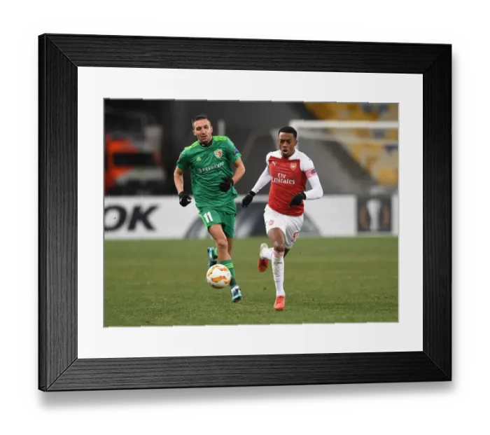 Framed Print : Arsenal's Joe Willock Clashes with Vyacheslav Sharpar in Europa League Battle Framed Print : Arsenal's Joe Willock Clashes with Vyacheslav Sharpar in Europa League Battle