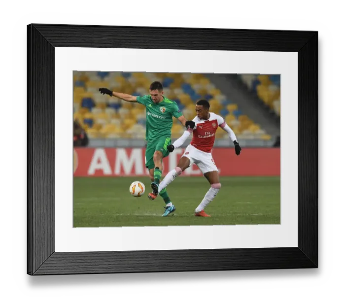 Framed Print : Joe Willock vs Vyacheslav Sharpar: A Battle for Europa League Supremacy