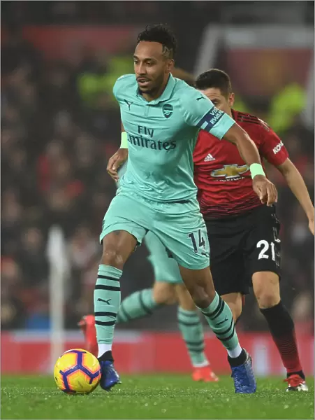 Aubameyang Outmaneuvers Herrera: Manchester United vs. Arsenal FC, Premier League Showdown (2018-19)