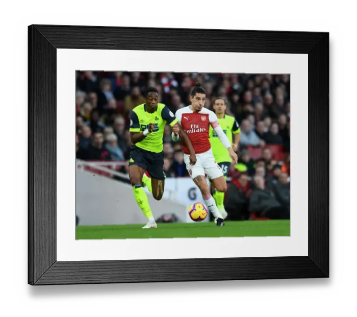 Framed Print : Intense Battle: Bellerin vs. Kongolo - Arsenal vs. Huddersfield, Premier League