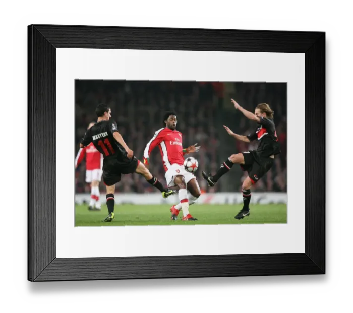 Framed Print : Alex Song (Arsenal) Maarten Martens and Brett Holman (AZ)