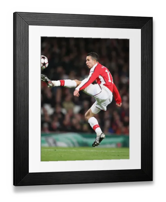 Framed Print : Robin van Persie in Action: Arsenal's 4:1 Victory over AZ Alkmaar in the UEFA Champions League, Group H at Emirates Stadium (November 4, 2009)