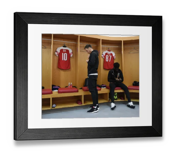 Framed Print : Arsenal Squad Unity: Mesut Ozil and Bukayo Saka in the Changing Room before Arsenal vs Qarabag (UEFA Europa League, Group E)