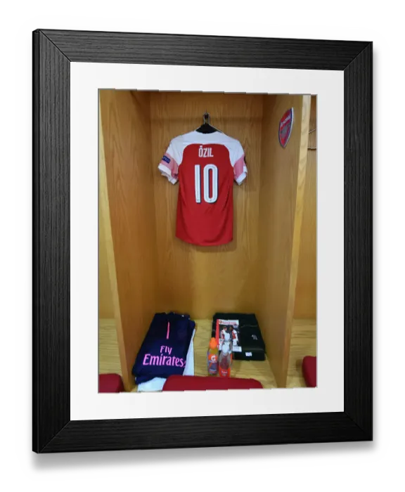 Framed Print : Mesut Ozil's Empty Arsenal Jersey in the Changing Room (Arsenal vs Qarabag, UEFA Europa League 2018-19) Framed Print : Mesut Ozil's Empty Arsenal Jersey in the Changing Room (Arsenal vs Qarabag, UEFA Europa League 2018-19)