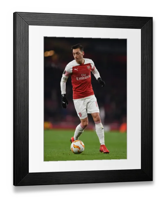 Framed Print : Mesut Ozil in Action: Arsenal vs Qarabag, UEFA Europa League 2018-19 Framed Print : Mesut Ozil in Action: Arsenal vs Qarabag, UEFA Europa League 2018-19