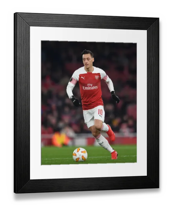 Framed Print : Mesut Ozil in Action: Arsenal vs Qarabag, UEFA Europa League 2018-19 Framed Print : Mesut Ozil in Action: Arsenal vs Qarabag, UEFA Europa League 2018-19