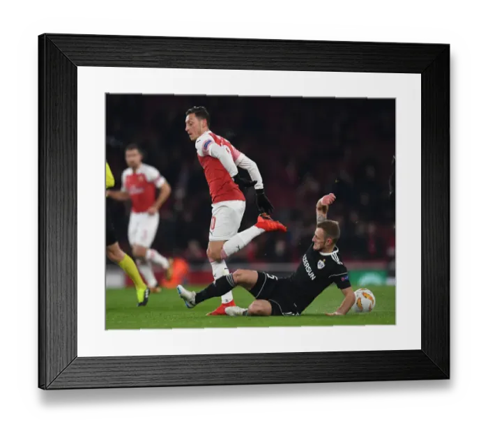 Framed Print : Mesut Ozil Backheels Past Maksin Medvedev: Arsenal vs Qarabag, UEFA Europa League 2018-19 Framed Print : Mesut Ozil Backheels Past Maksin Medvedev: Arsenal vs Qarabag, UEFA Europa League 2018-19