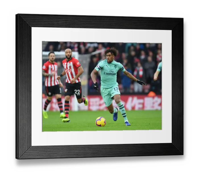 Framed Print : Arsenal's Alex Iwobi in Action against Southampton in Premier League Clash Framed Print : Arsenal's Alex Iwobi in Action against Southampton in Premier League Clash