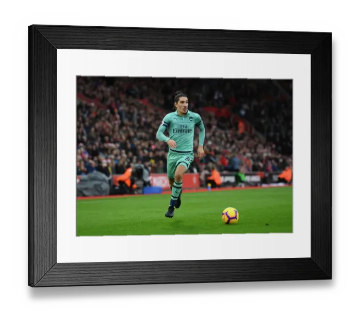 Framed Print : Hector Bellerin in Action: Southampton vs Arsenal, Premier League 2018-19