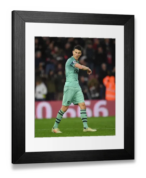 Framed Print : Laurent Koscielny Focuses in Southampton Showdown (Arsenal vs. Southampton, Premier League 2018-19)