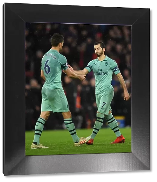 Celebration Moment: Koscielny and Mkhitaryan High-Five After Arsenal's Win Against Southampton (2018-19)