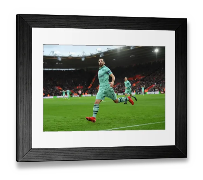 Framed Print : Henrikh Mkhitaryan Scores for Arsenal against Southampton in Premier League