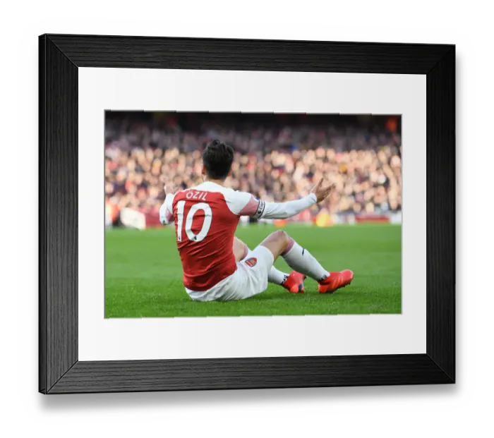 Framed Print : Mesut Ozil in Action: Arsenal vs Burnley, Premier League 2018-19 Framed Print : Mesut Ozil in Action: Arsenal vs Burnley, Premier League 2018-19