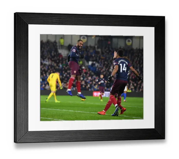 Framed Print : Last-Minute Aubameyang Stunner: Arsenal Edge Past Brighton