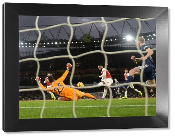 Alexandre Lacazette Scores Arsenal's Second Goal Against Fulham (2018-19)