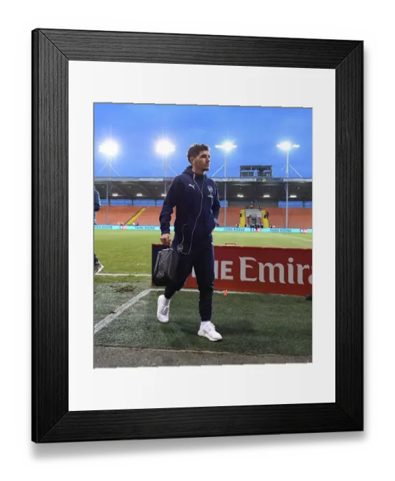 Framed Print : Blackpool v Arsenal - FA Cup Third Round