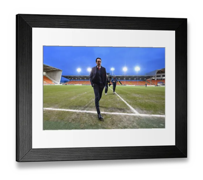 Framed Print : Unai Emery Leads Arsenal in FA Cup Third Round Clash against Blackpool