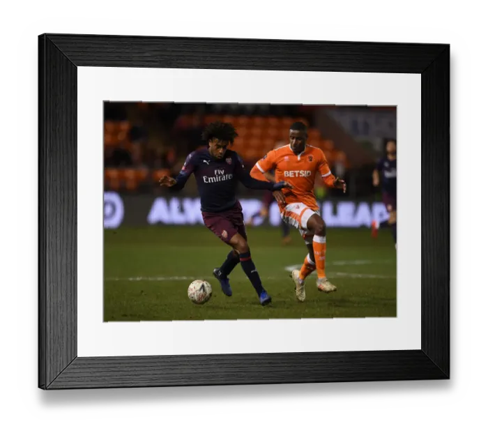 Framed Print : Arsenal's Alex Iwobi Faces Off Against Blackpool's Donervon Daniels in FA Cup Clash