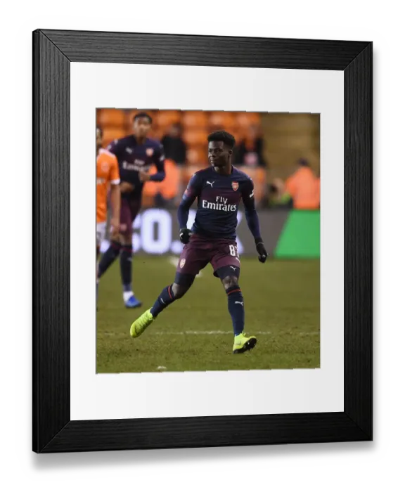 Framed Print : Arsenal's Bukayo Saka in Action against Blackpool in FA Cup Third Round